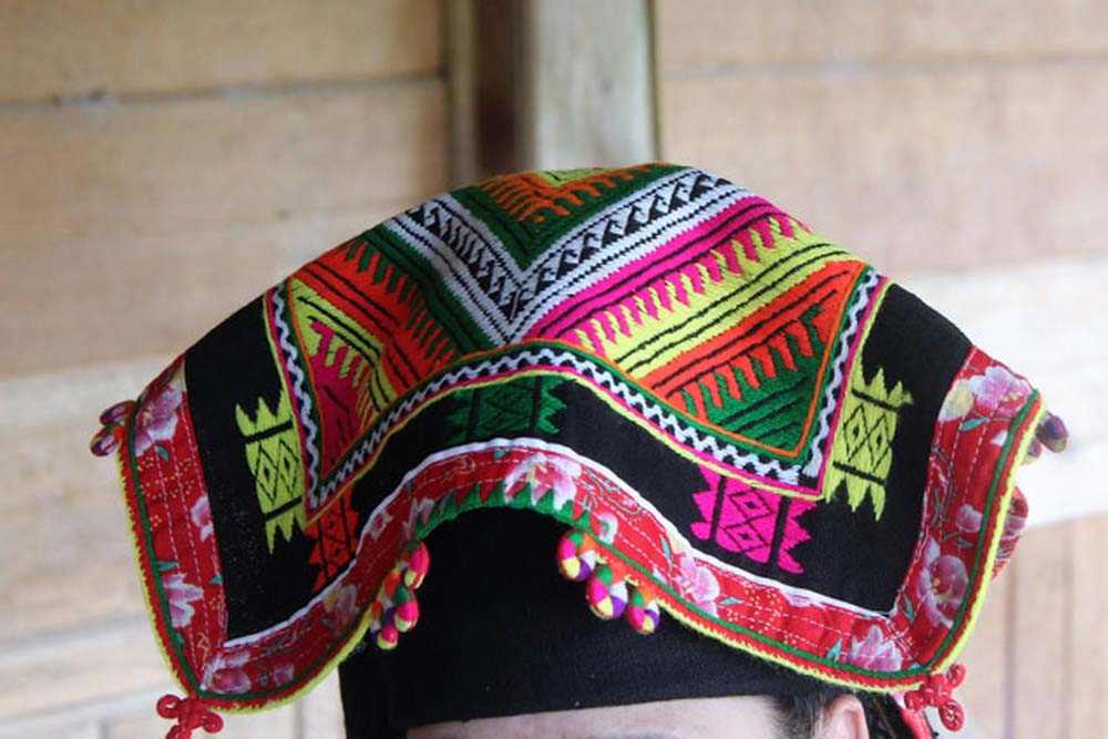 khăn piêu  bản sác dan tộc thái 